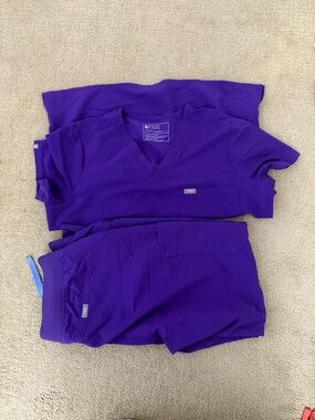 FIGS Scrub Set – Digital Grape